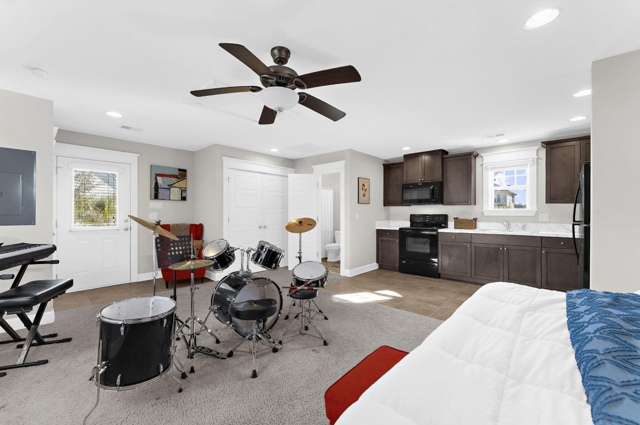 1636 Oak Leaf Street Photo 63