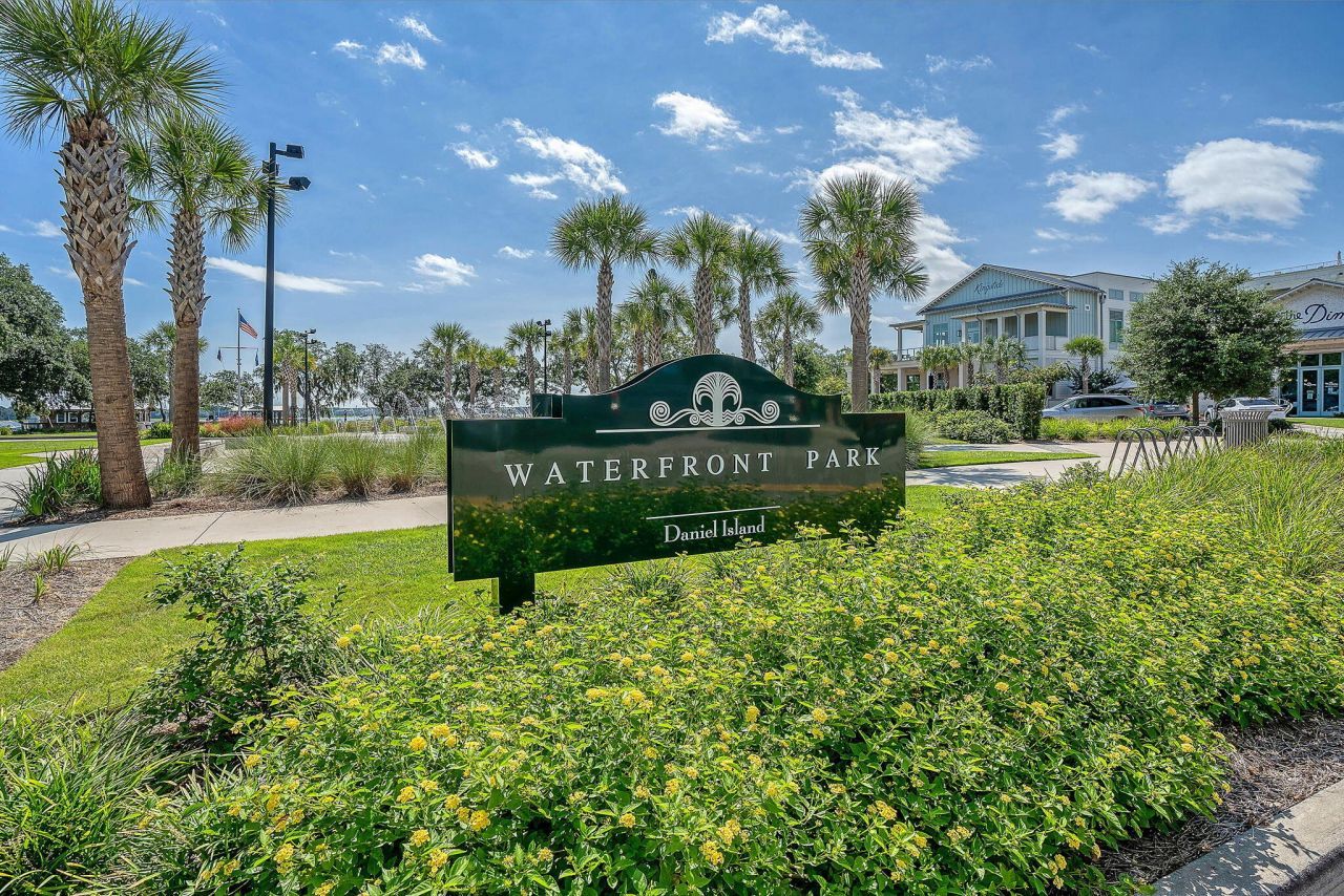 1636 Oak Leaf Street Photo 70