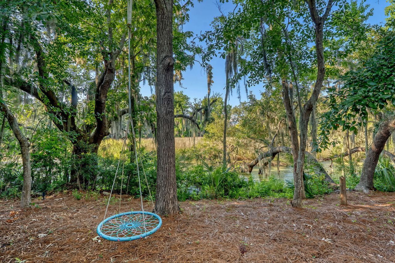 1636 Oak Leaf Street Photo 8