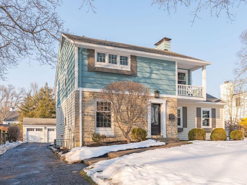 6602 Miami Bluff, Mariemont, OH 45227 Photo 2