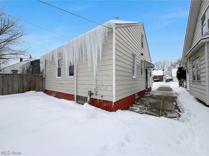 17409 Mapleboro Avenue, Maple Heights, OH 44137 Photo 5