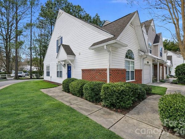8221 Christmas Court, Charlotte, NC 28216