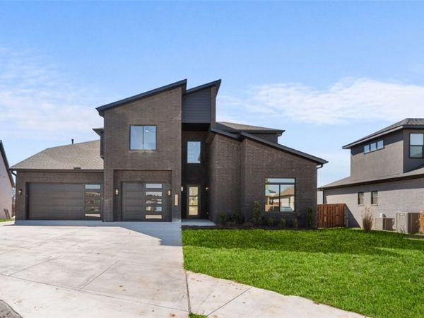 3409 SW Starburst Avenue , Bentonville, AR 72713