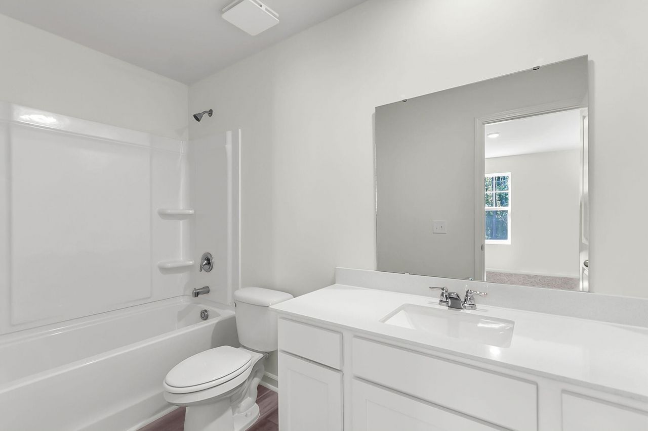 405 Colchester Court Photo 17