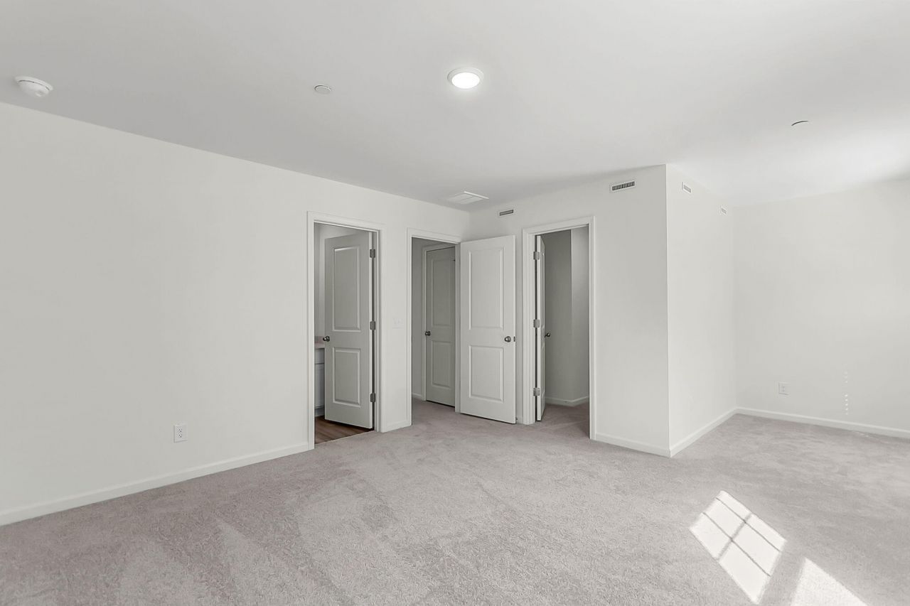 405 Colchester Court Photo 19