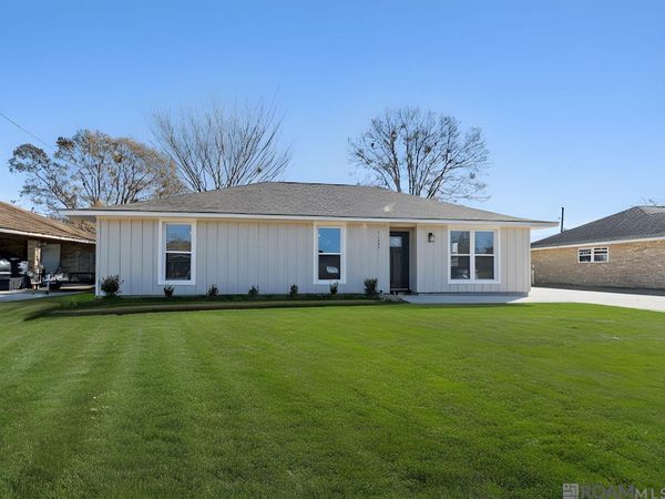 11332 Peggy St, St Amant, LA 70774