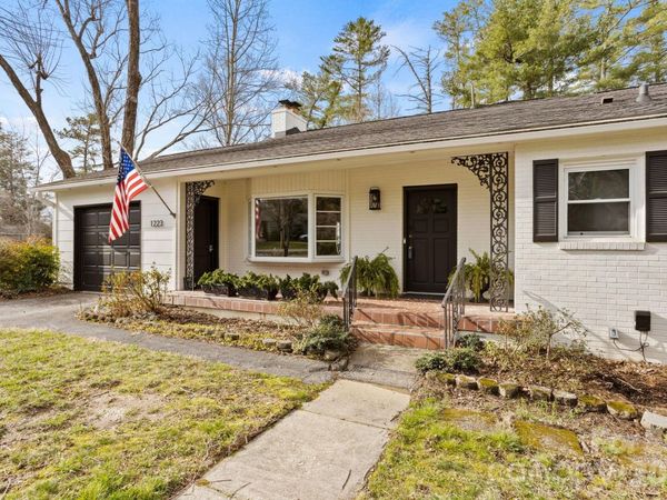 1223 Oakland Street, Hendersonville, NC 28792