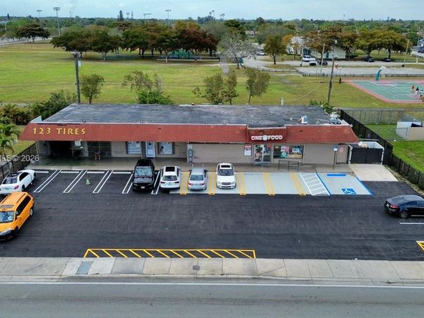 3251 NW 183rd St , Miami Gardens, FL 33056