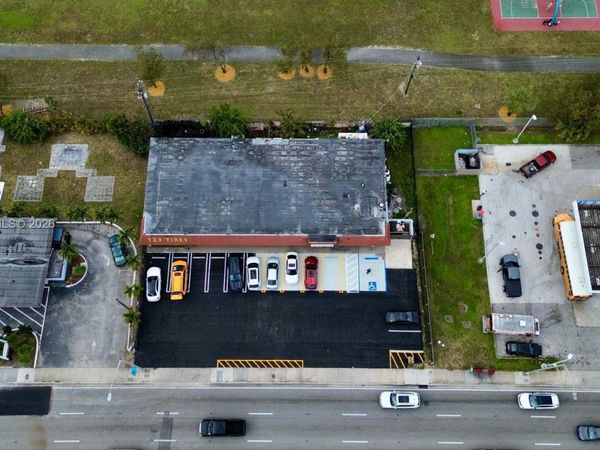 3251 NW 183rd St , Miami Gardens, FL 33056