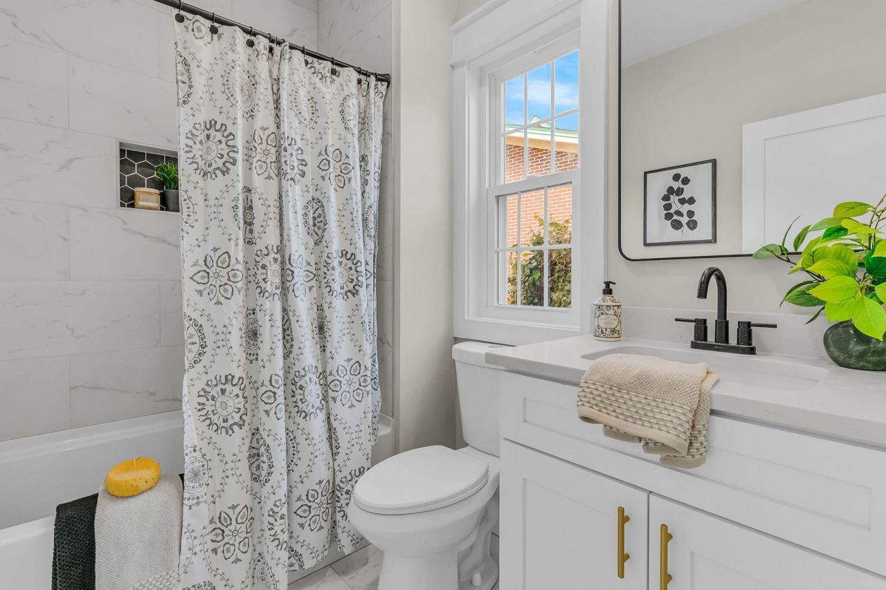 6 & 6.5 Addison Street Photo 15