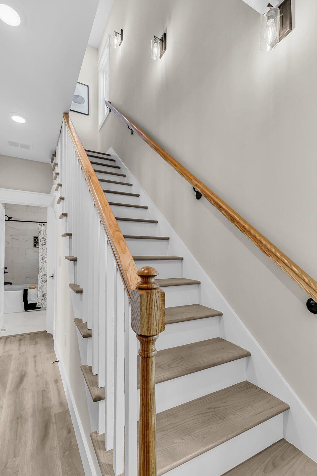 6 & 6.5 Addison Street Photo 17