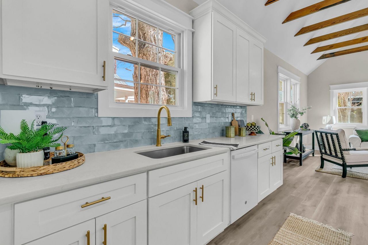 6 & 6.5 Addison Street Photo 22