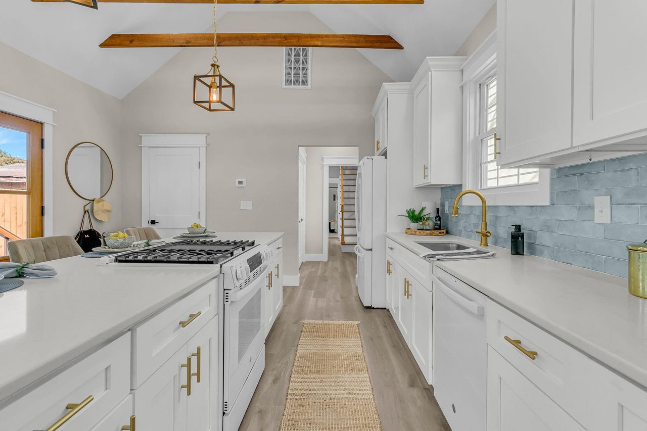 6 & 6.5 Addison Street Photo 23