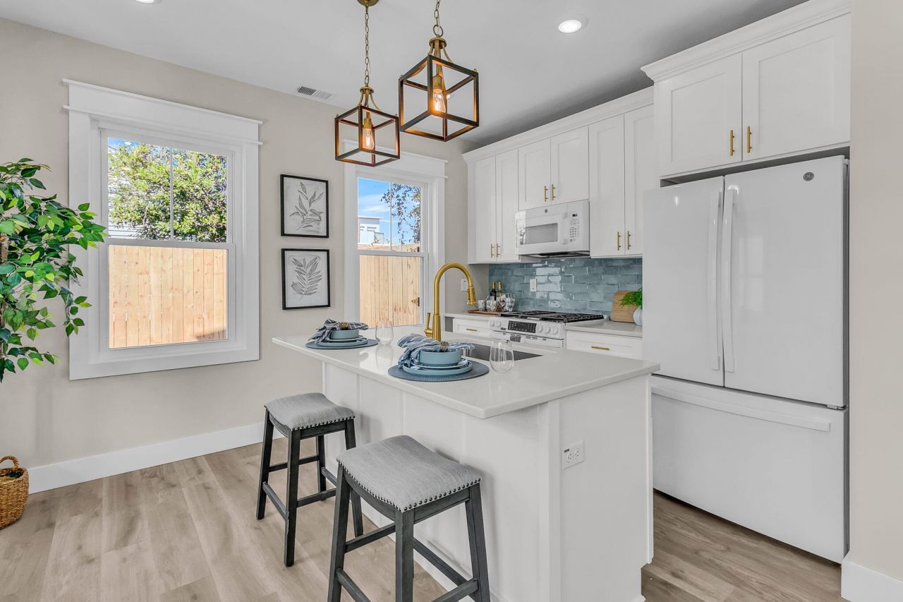 6 & 6.5 Addison Street Photo 26