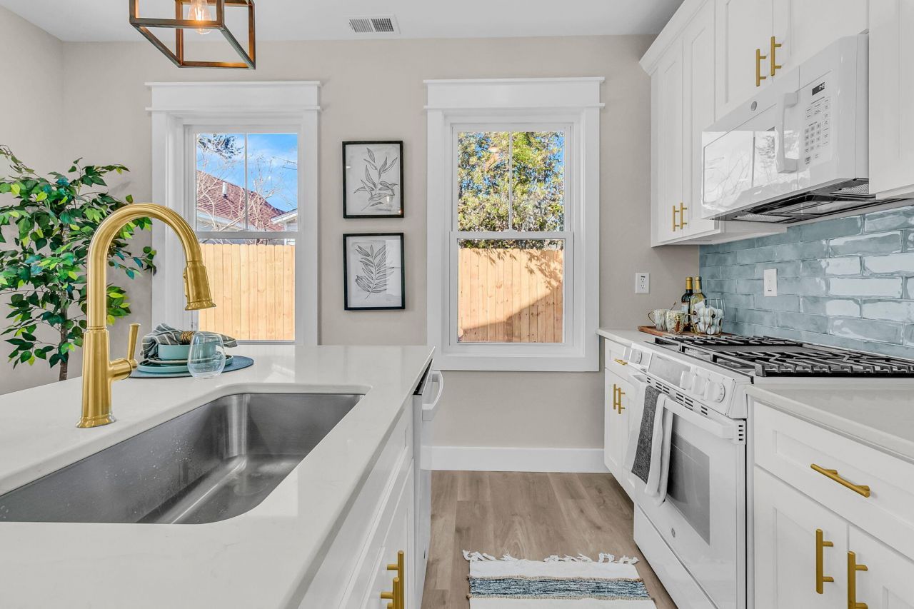 6 & 6.5 Addison Street Photo 29