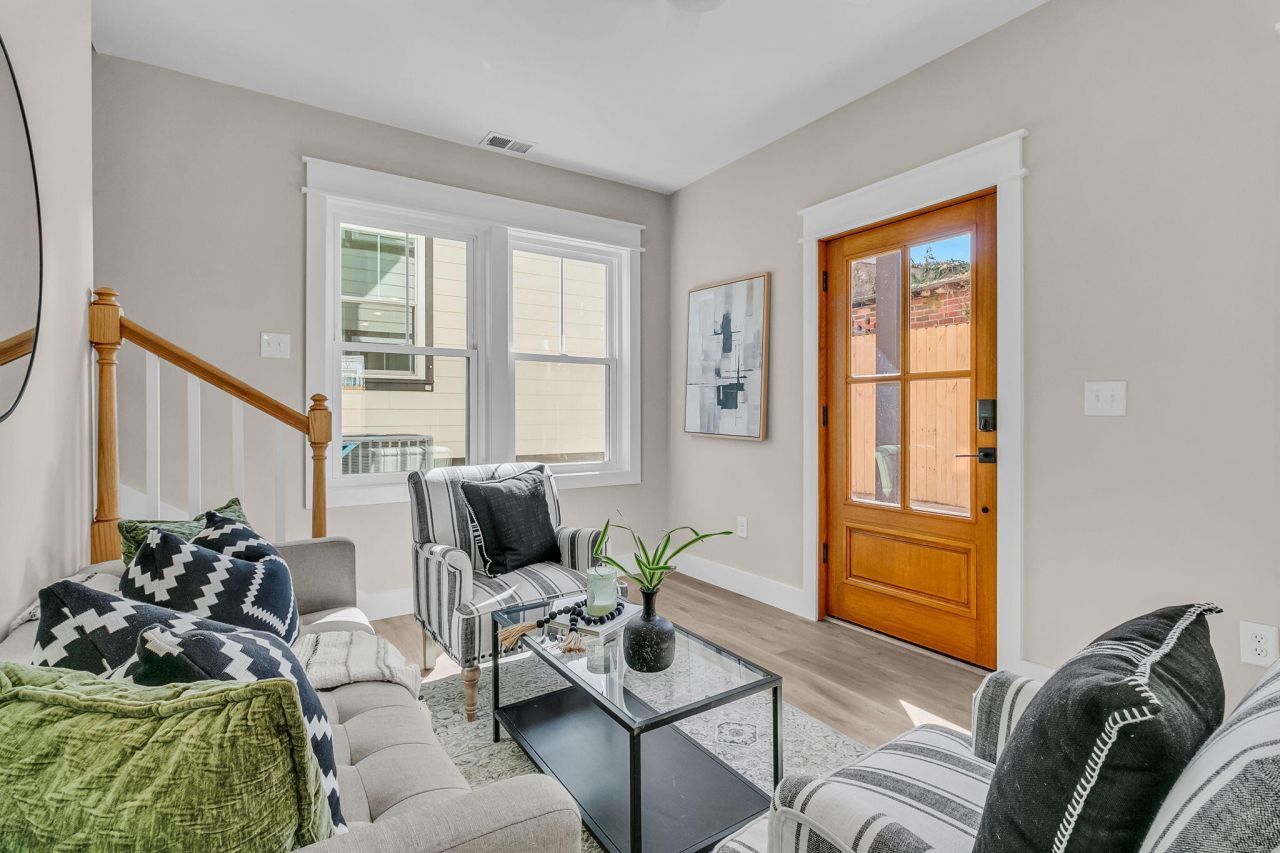 6 & 6.5 Addison Street Photo 30