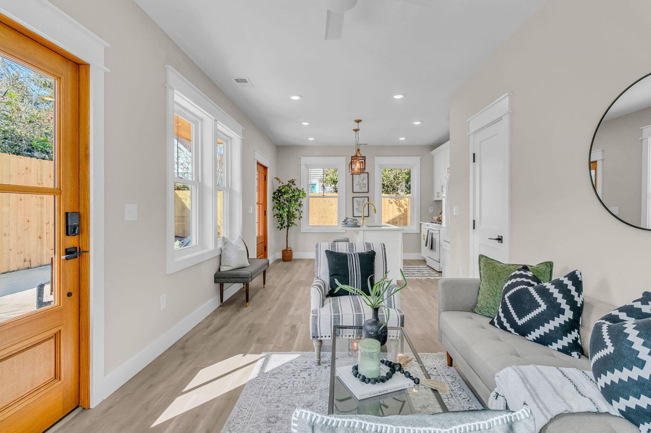 6 & 6.5 Addison Street Photo 31