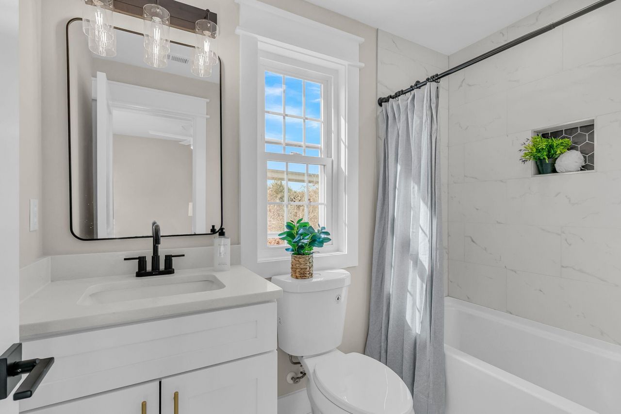 6 & 6.5 Addison Street Photo 33