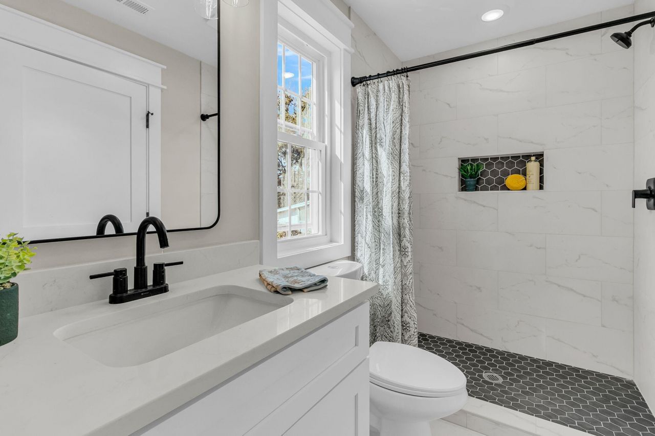 6 & 6.5 Addison Street Photo 36