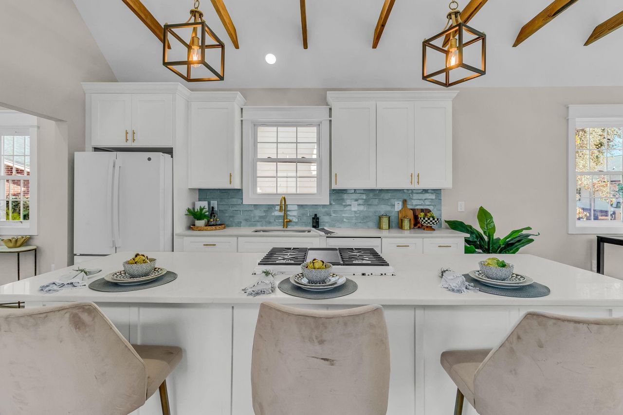 6 & 6.5 Addison Street Photo 8