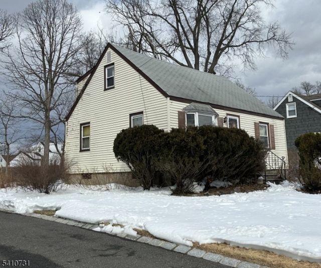 154 Oakmanor Pkwy, South Plainfield, NJ 07080 Main Photo