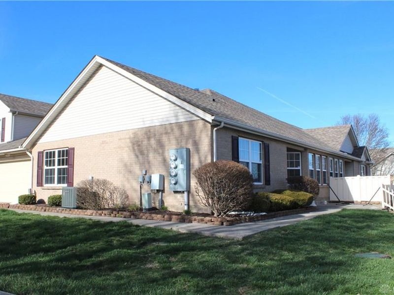 4051 Twin Lakes Circle, Englewood, OH 45315 Photo 2