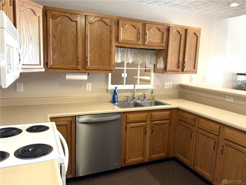 4051 Twin Lakes Circle, Englewood, OH 45315 Photo 22