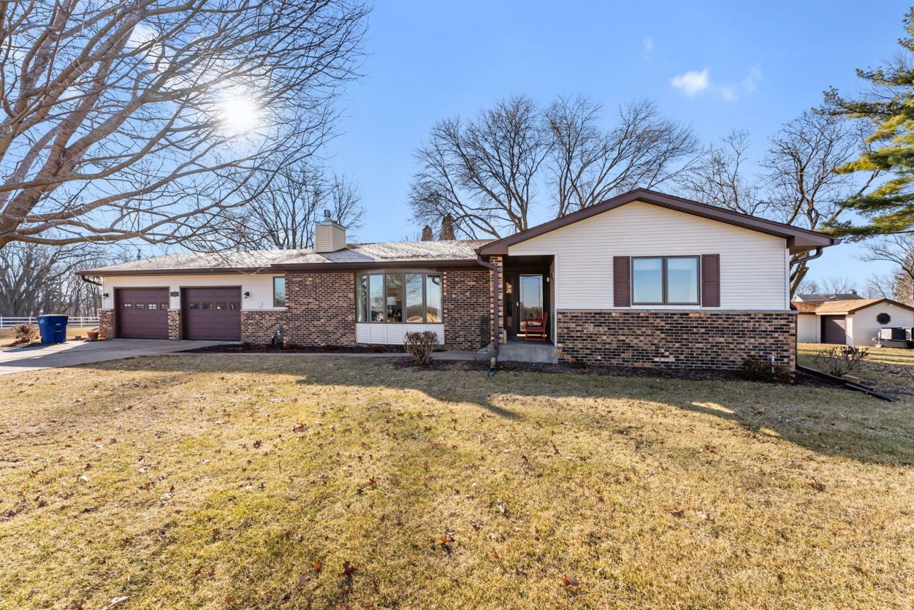 6008 92nd Avenue W, Taylor Ridge, IL 61284 Main Photo