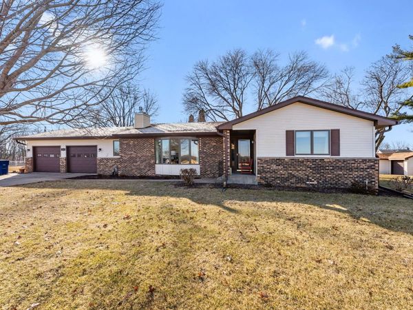 6008 92nd Avenue W, Taylor Ridge, IL 61284