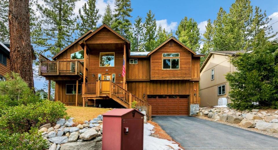 1658 Crystal Air Drive, South Lake Tahoe, CA 96150 Photo