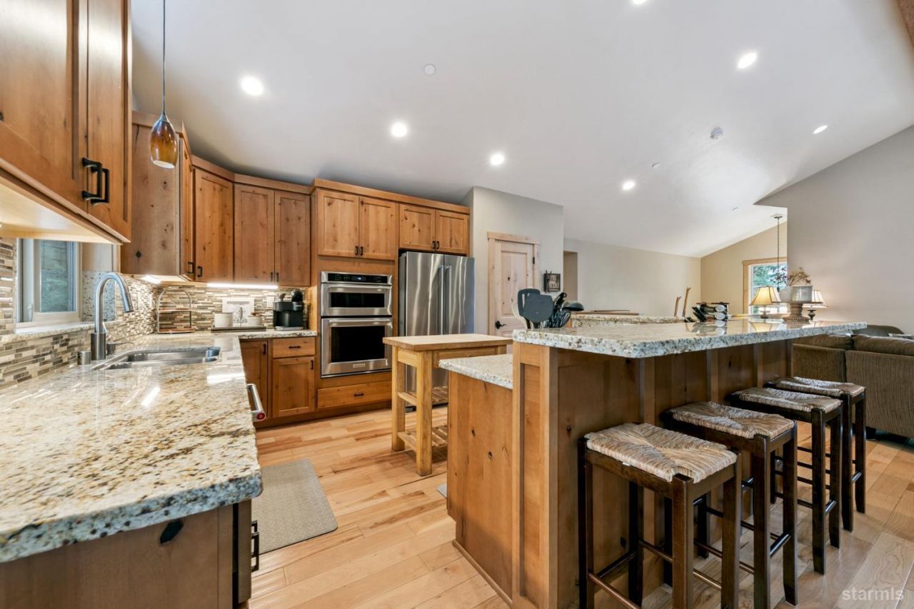 1658 Crystal Air Drive, South Lake Tahoe, CA 96150 Photo