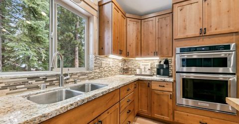 1658 Crystal Air Drive, South Lake Tahoe, CA 96150 Photo