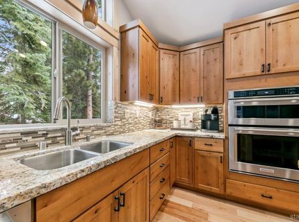 1658 Crystal Air Drive, South Lake Tahoe, CA 96150 Photo