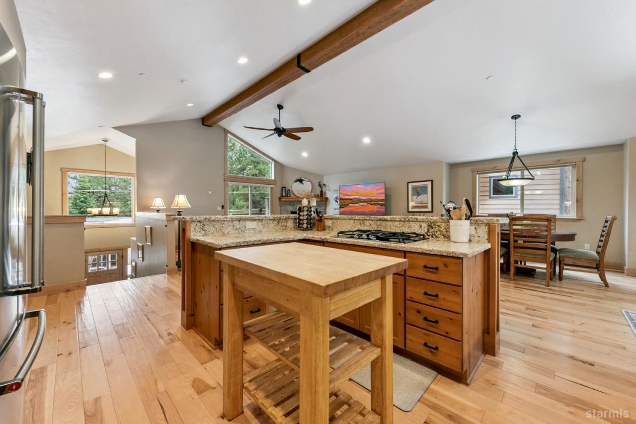 1658 Crystal Air Drive, South Lake Tahoe, CA 96150 Photo