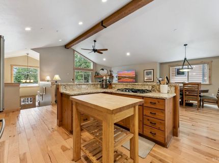 1658 Crystal Air Drive, South Lake Tahoe, CA 96150 Photo