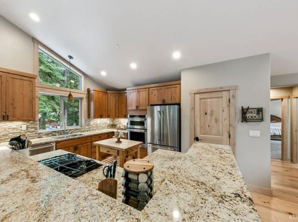 1658 Crystal Air Drive, South Lake Tahoe, CA 96150 Photo