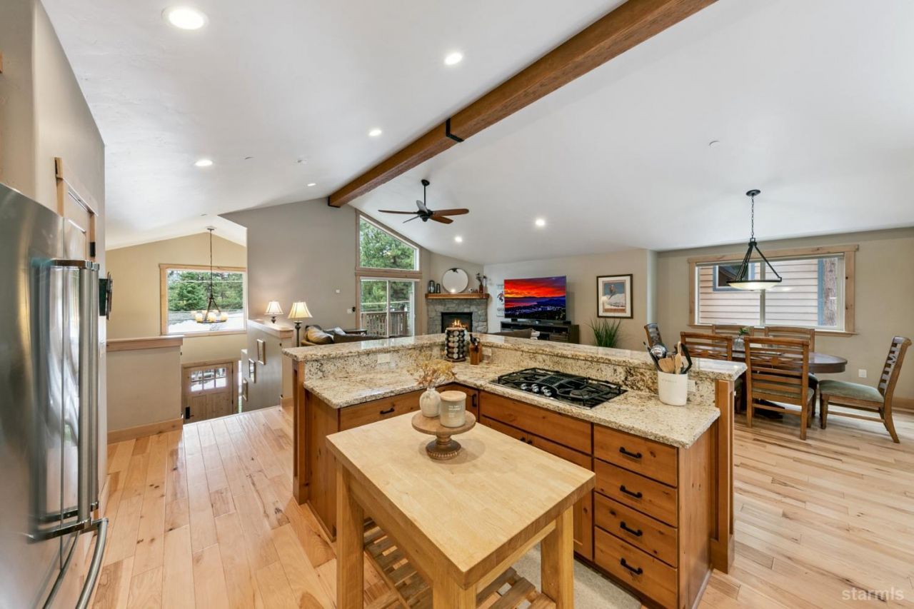 1658 Crystal Air Drive, South Lake Tahoe, CA 96150 Photo