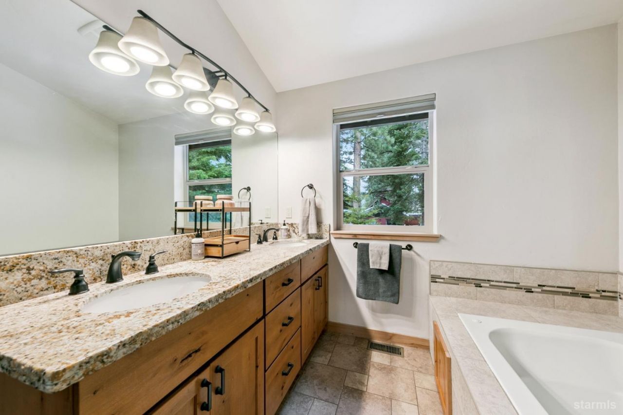 1658 Crystal Air Drive, South Lake Tahoe, CA 96150 Photo