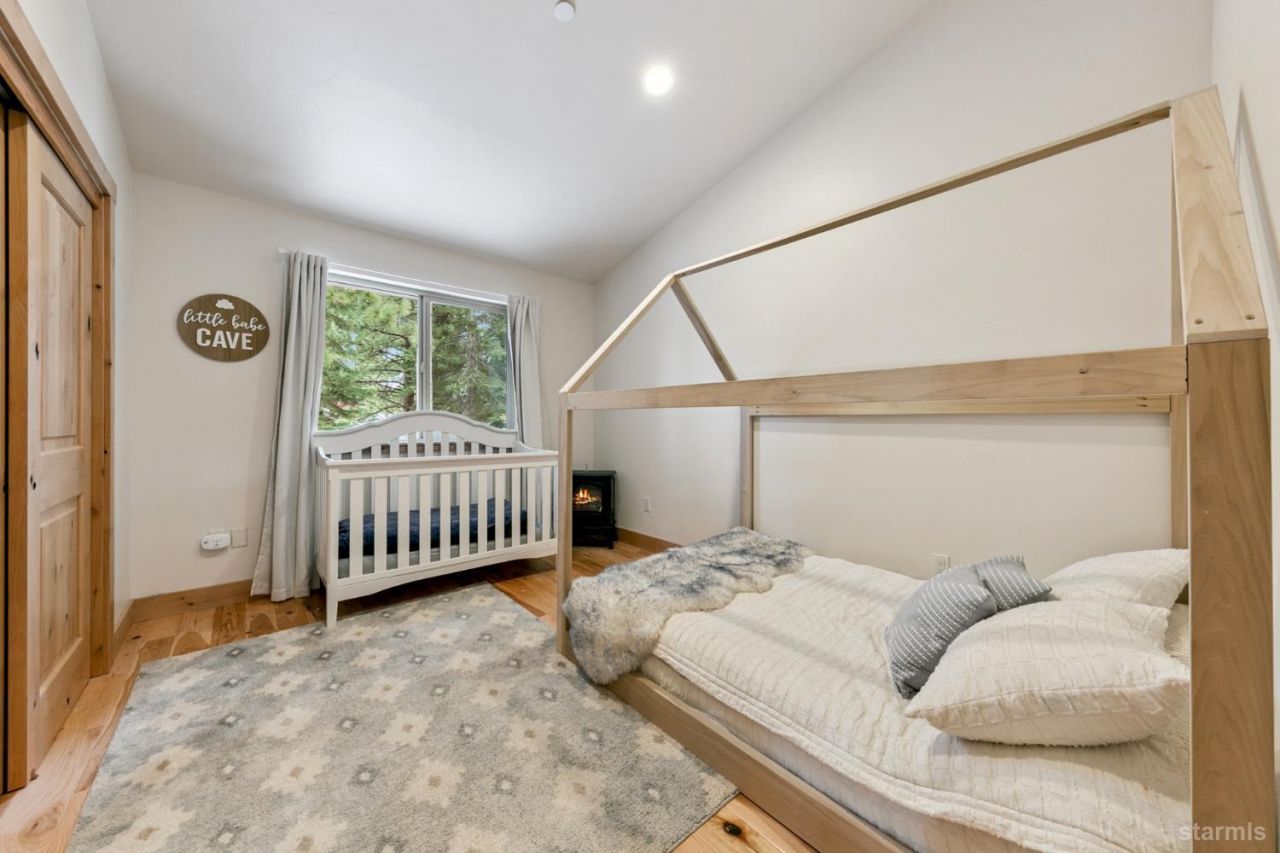 1658 Crystal Air Drive, South Lake Tahoe, CA 96150 Photo