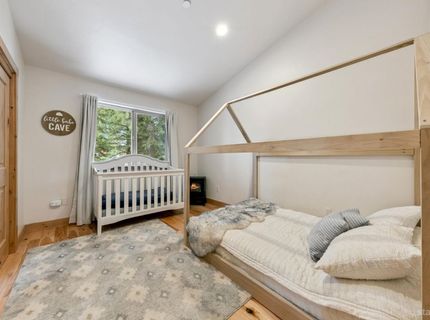 1658 Crystal Air Drive, South Lake Tahoe, CA 96150 Photo