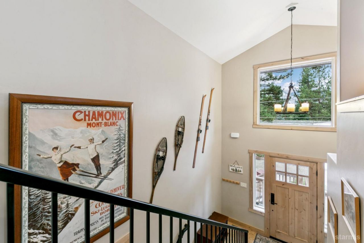 1658 Crystal Air Drive, South Lake Tahoe, CA 96150 Photo