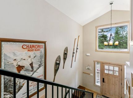1658 Crystal Air Drive, South Lake Tahoe, CA 96150 Photo