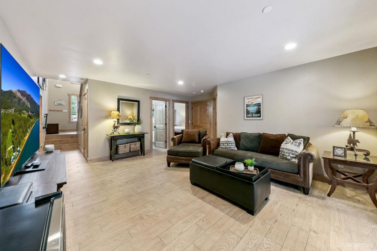 1658 Crystal Air Drive, South Lake Tahoe, CA 96150 Photo