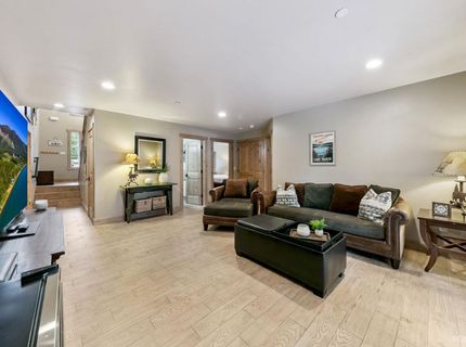 1658 Crystal Air Drive, South Lake Tahoe, CA 96150 Photo