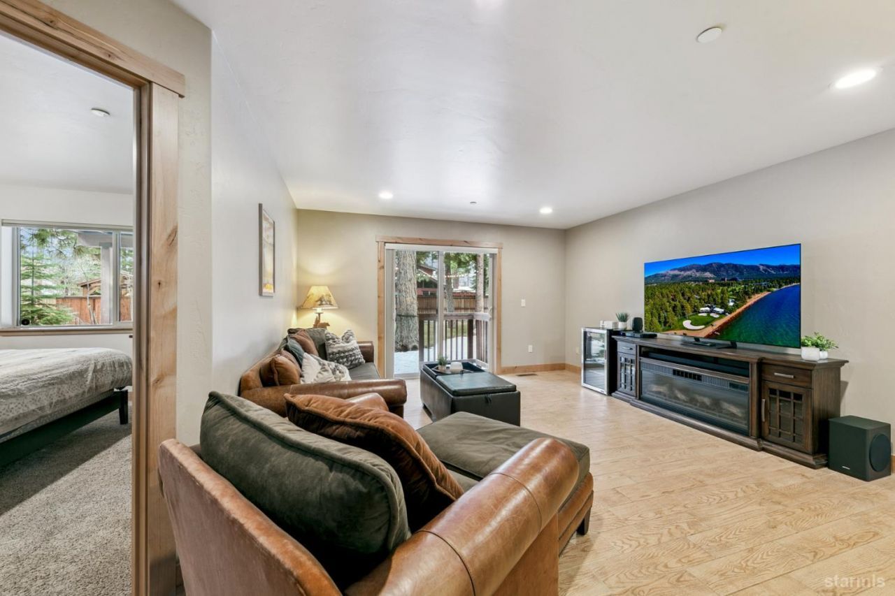 1658 Crystal Air Drive, South Lake Tahoe, CA 96150 Photo