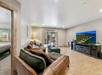 1658 Crystal Air Drive, South Lake Tahoe, CA 96150 Photo
