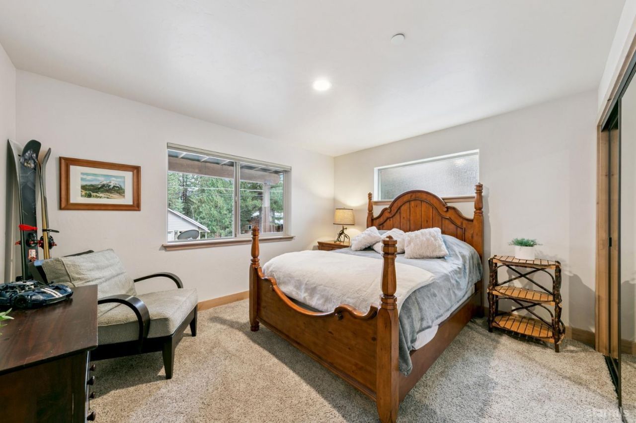 1658 Crystal Air Drive, South Lake Tahoe, CA 96150 Photo