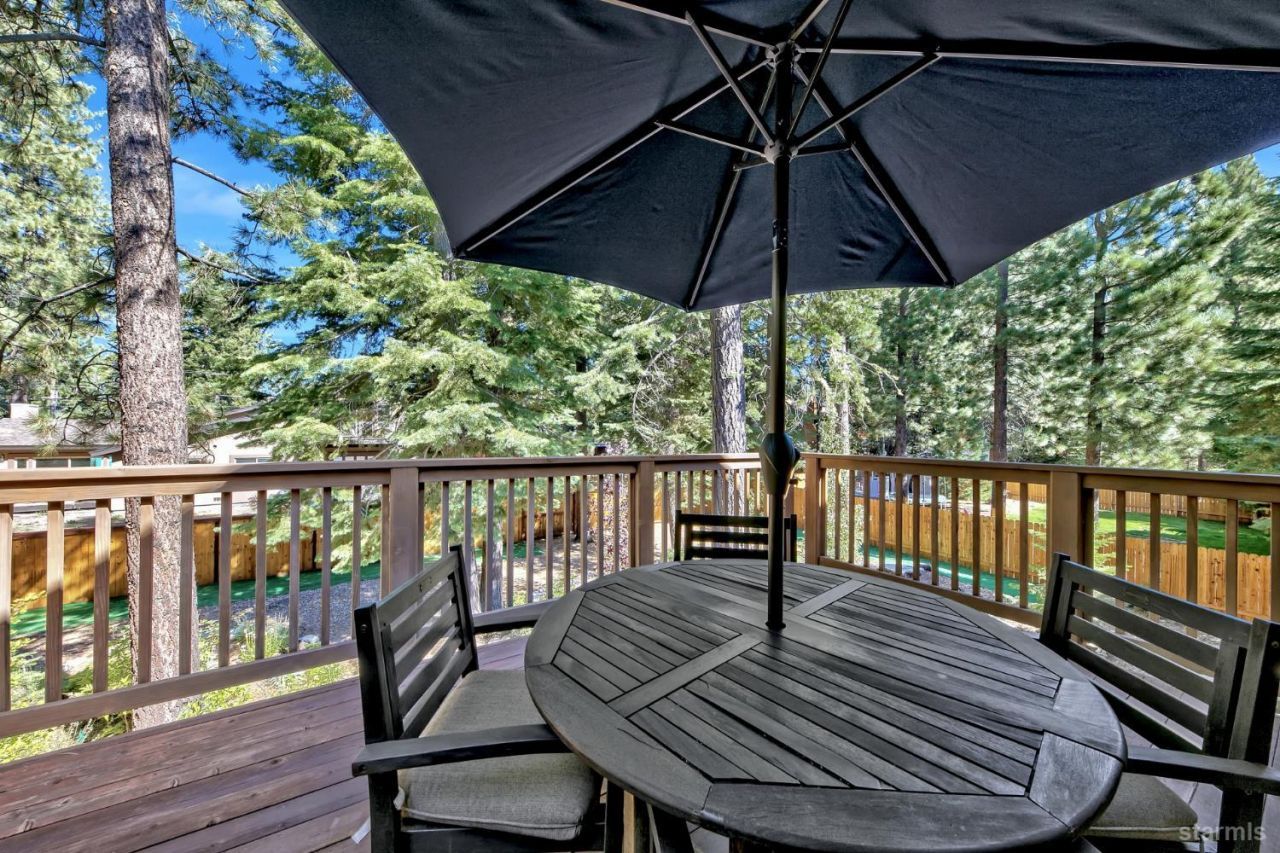 1658 Crystal Air Drive, South Lake Tahoe, CA 96150 Photo