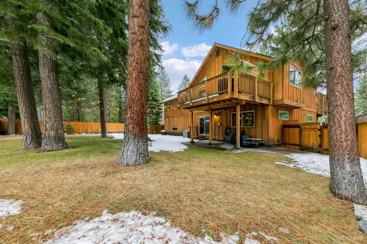 1658 Crystal Air Drive, South Lake Tahoe, CA 96150 Photo