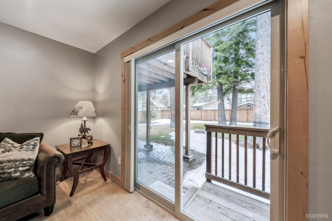 1658 Crystal Air Drive, South Lake Tahoe, CA 96150 Photo